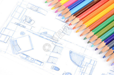 彩色铅笔和房子蓝图图片