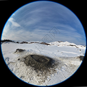 冬季泥土火山的鱼眼透镜图像地点图片