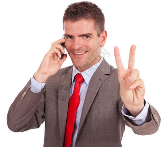 快乐的年轻商人在电话上发言图片