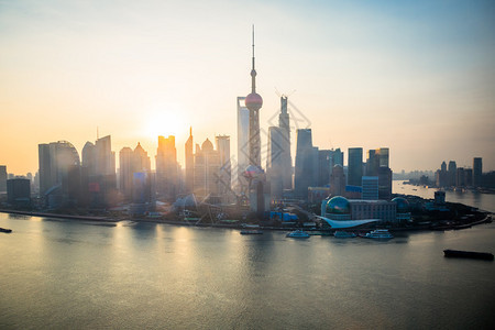 东方珍珠塔上海世界金融中心SWFC和带有上海背景图片