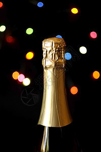 新年快乐短信或留言的黑色背景上紧贴着香槟瓶子和圣图片