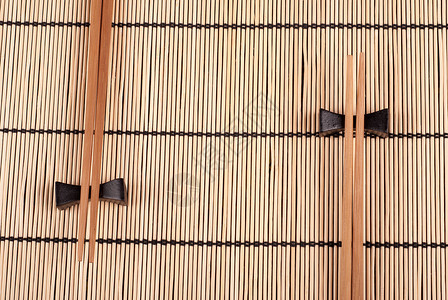 筷子躺在竹席上图片