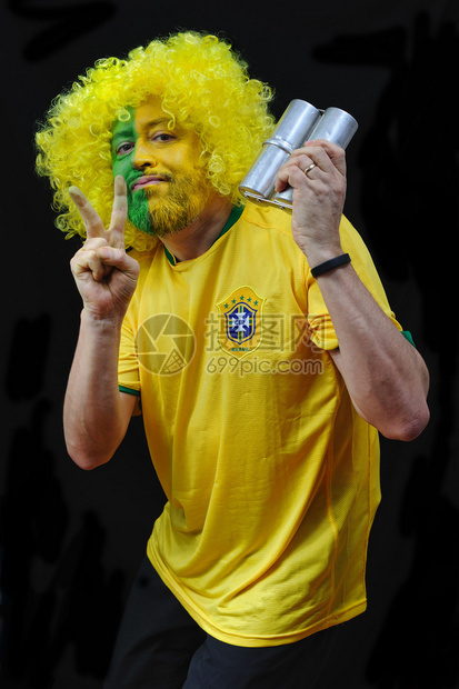 巴西全国足球队的粉丝们在Choc图片
