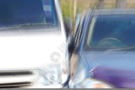 汽车事故涉及两辆汽车在市图片