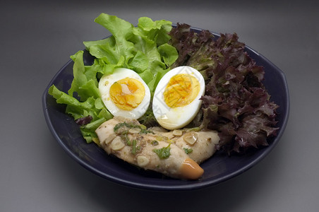 鸡肉和鸡蛋沙拉图片