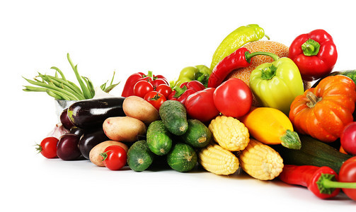含有新鲜水果和蔬菜的白背景图片