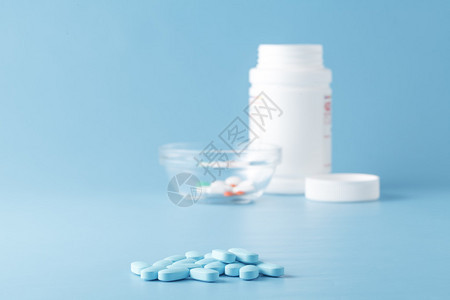 药房题材蓝色和白色药片抗生素药片图片