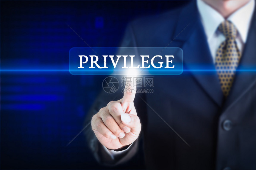 持有白牌的商人与PRIVILEGE信息可以用高清图片下载-正版图片507548676-摄图网