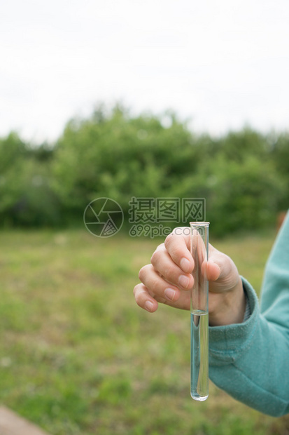 水净化测试实验室玻璃器械中图片