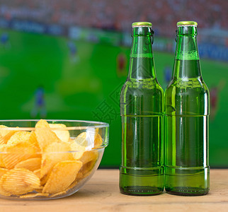 足球比赛的啤酒和图片