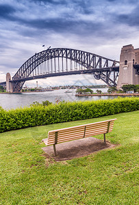 悉尼海港大桥在阴天图片