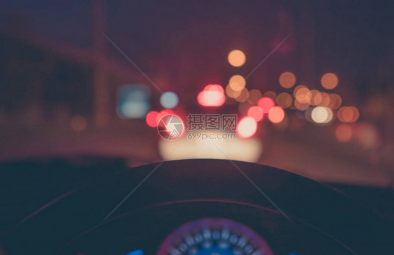 晚上开车的人为背景使用车时的画面模糊不清从内部拍照action图片