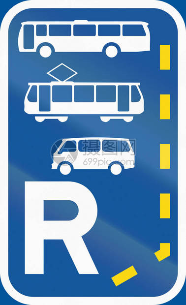 在非洲博茨瓦纳使用的路标公共汽车有轨电车和小型公共汽车预图片