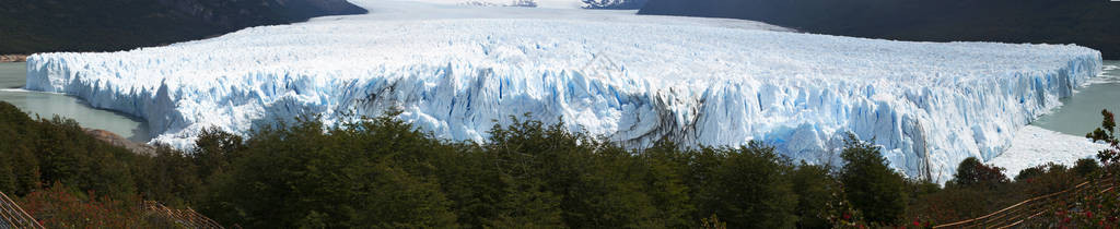 以探险家弗朗西斯科莫雷诺命名的佩里托莫雷诺冰川景观图片