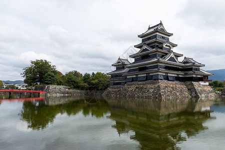 日本老松本城图片