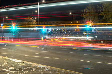 英国高速公路的夜景图片