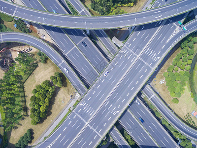 高速公路立交桥鸟瞰图背景图片