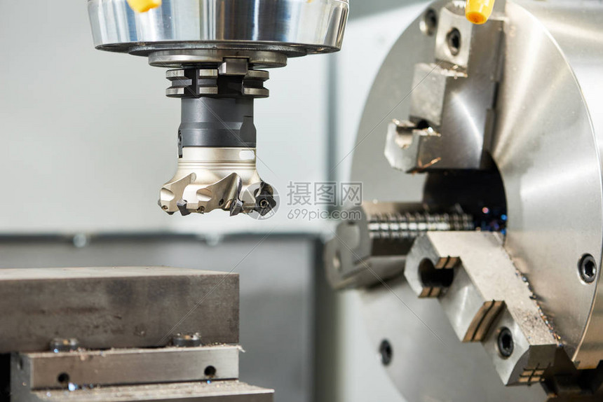 在现代数控机床上用硬质合金刀片铣刀对坯料细节进行工业高清图片下载-正版图片507573798-摄图网