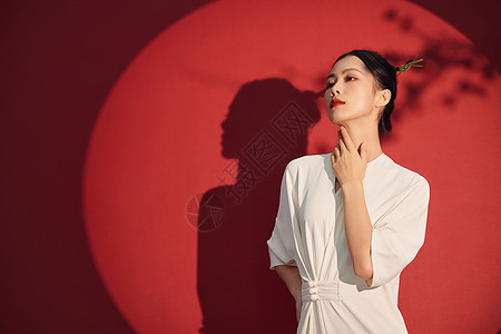 新春美女中国风创意青年女性形象背景