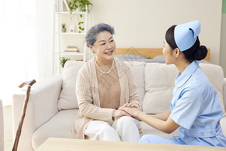 医生护士形象年轻女护工关爱老人形象背景