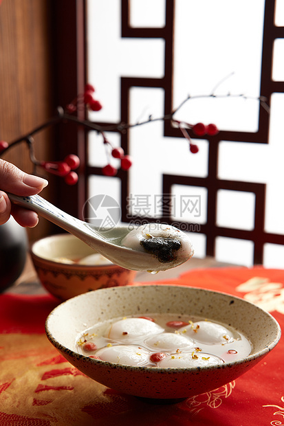 中国传统节日黑芝麻元宵图片