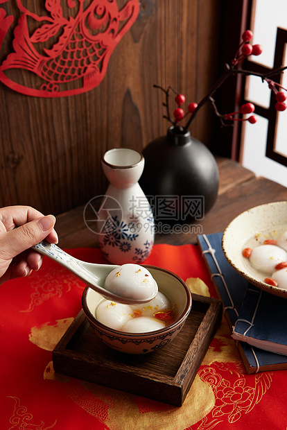 元宵节传统黑芝麻汤圆图片
