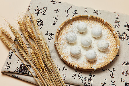 中国传统元宵节生汤圆图片