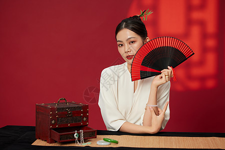 传统女性手拿扇子高清图片下载-正版图片507606570-摄图网
