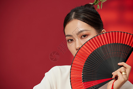 古筝中国风,手拿扇子的国潮美女背景