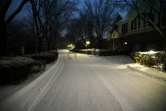 别墅区雪景图片