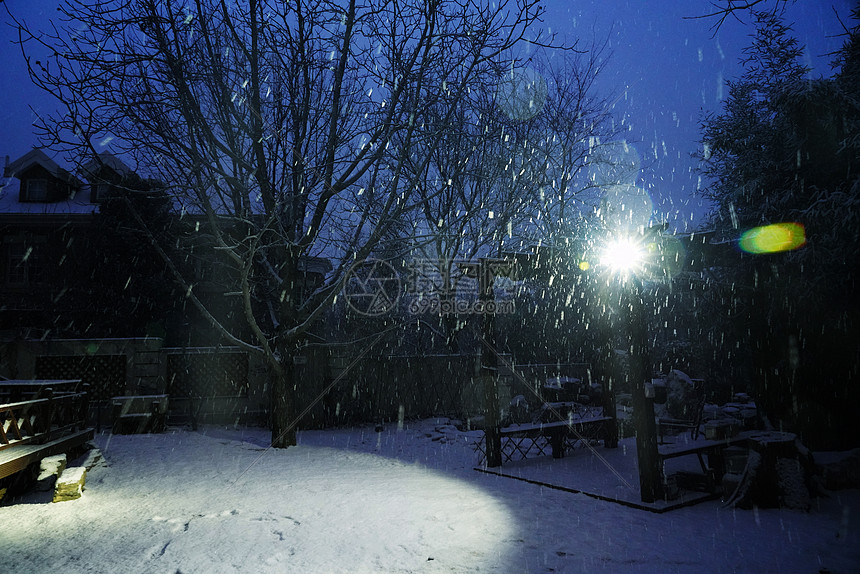 别墅区雪景图片