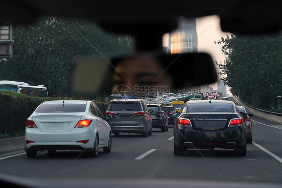 汽车驾驶拥堵路段图片