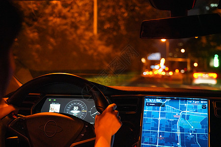 汽车驾驶时屏幕上显示的实时路况图片