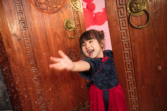快乐的小女孩庆祝新年图片