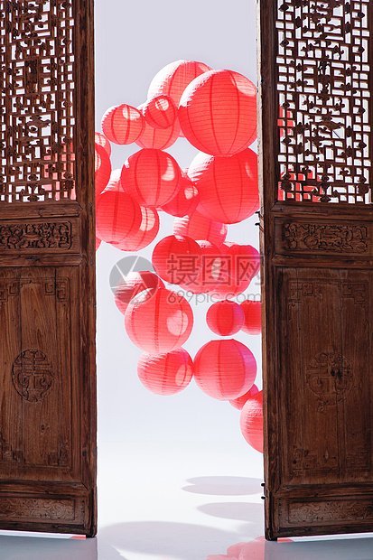 红灯笼和中式的门图片