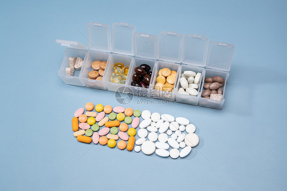 药盒和多色药品图片