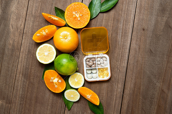 柑桔类水果和药盒图片
