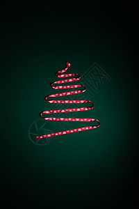 红色线条装饰丝带摆成圣诞树形状背景
