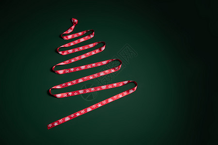 丝带摆成圣诞树形状图片