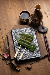 筷子俯视烤秋葵背景