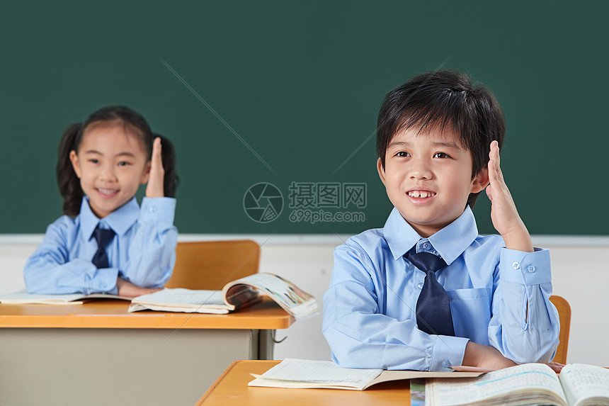 小学生在教室里上课高清图片下载-正版图片507622470-摄图网