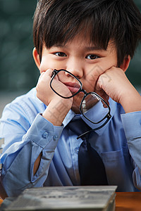 苦恼的小学生图片