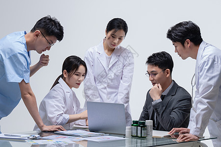 医药销售代表和医生交流图片