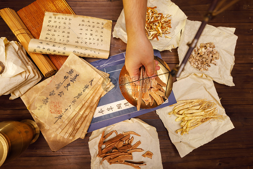 中草药称重高清图片下载-正版图片507626081-摄图网