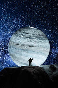 户外合成宇航员看向月球背景
