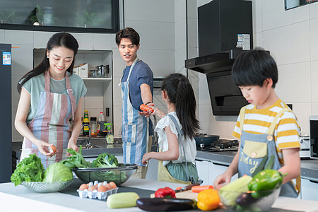 年轻父母教孩子学做饭图片