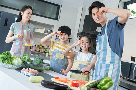 年轻父母教孩子学做饭图片