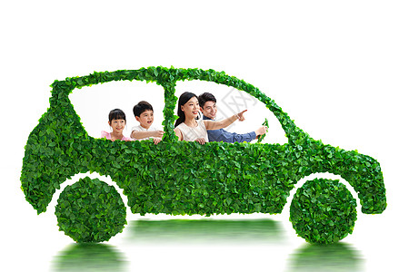 出行无忧欢乐的一家人驾驶绿色环保汽车出行背景