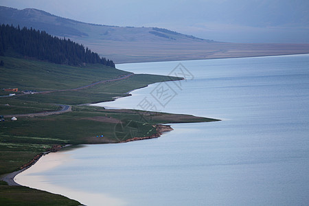 新疆赛里木湖风光背景图片