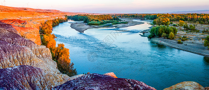 新疆阿勒泰额尔齐斯河风光图片